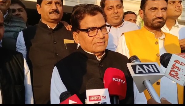 आगरा पहुंचे सपा महासचिव रामगोपाल यादव