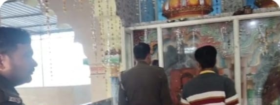 थाना बहादुरगढ़ क्षेत्र के गांव सलोनी में मंदिर कि पेटी का ताला तोड़कर हजारों रुपए ले उड़े चोर!