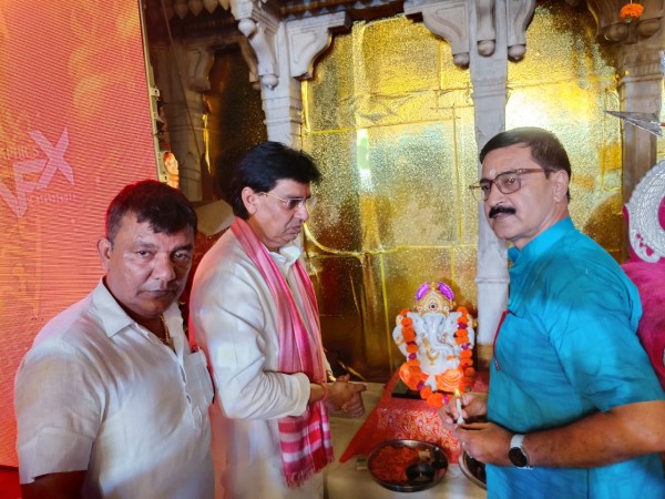 श्री रामलीला महोत्सव के दसवें दिन 26 सितंबर को भगवान श्री राम जी की आरती गढ़मुक्तेश्वर के समाजवादी पार्टी के नेता श्रीमान रविंद्र चौधरी जी ने की।