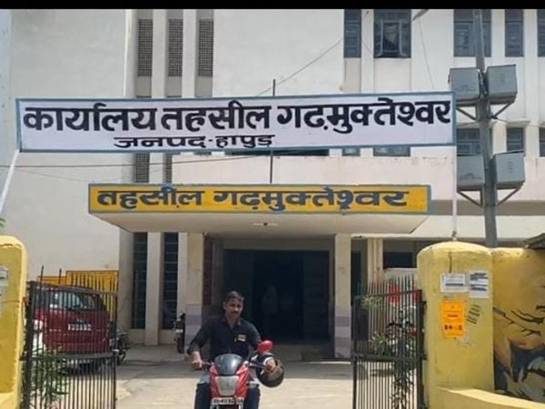 गढ़मुक्तेश्वर तहसील में रिश्वतखोरी के आरोप, किसानों ने आला अधिकारियों पर उठाए सवाल