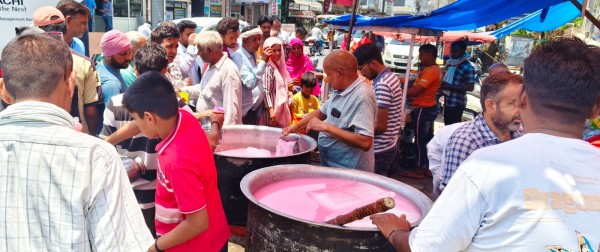 छोटे हनुमान मंदिर पर महावीर सेवा समिति ने लगाई मीठे ठंडे पानी की छबील