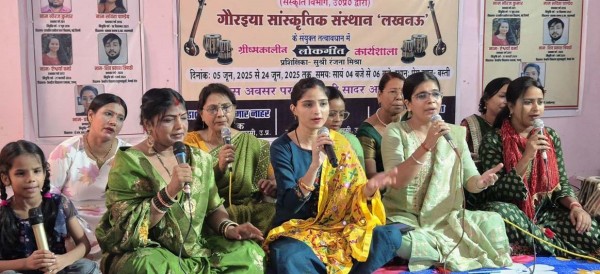कजरी, झूला, सोहर, विवाह के पारम्परिक गीतों की रही धूम