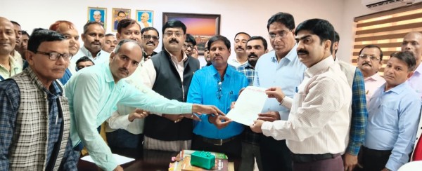 पत्रकारों’ की ‘समस्याओं’ को लेकर ‘कमिश्नर’ को सौंपा ‘ज्ञापन