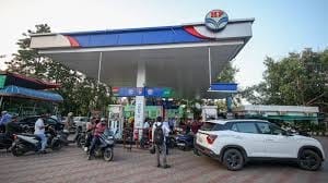 ग्राहक’ ने पंप ‘मैनेजर’ को नहीं, ‘मैनेजर’ ने ‘ग्राहक’ को ‘लूटा