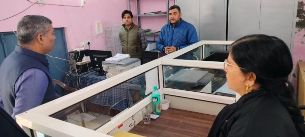 मुख्य विकास अधिकारी द्वारा विकास खण्ड-सिम्भावली कार्यालय का किया गया निरीक्षण