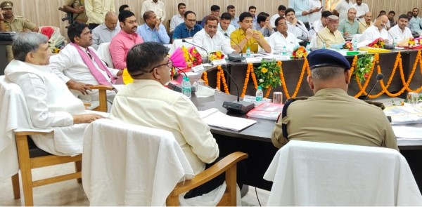 ‘हरीश सिंह’ को नहीं ‘झेल’ पाए ‘अधिकारी’, लगे बगले ‘झांकने’!