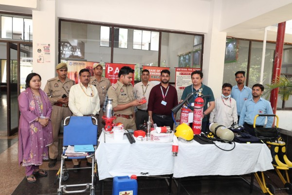 सरस्वती इंस्टीट्यूट ऑफ मेडिकल साइंसेज़ द्वारा अग्निशमन सेवा सप्ताह के अवसर पर जागरूकता अभियान