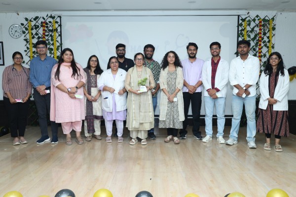 सरस्वती इंस्टीट्यूट ऑफ मेडिकल साइंसेज में शिक्षक दिवस पर शिक्षकों का किया सम्मान