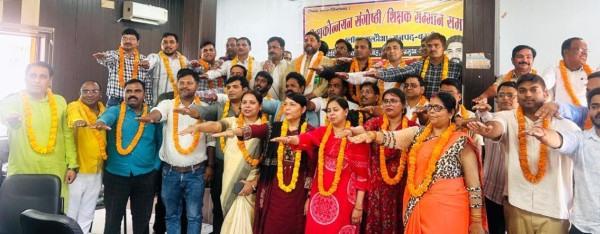 शिक्षक’ समाज को ‘एक’ आईना ‘दिखाता दुष्यंत सिंह
