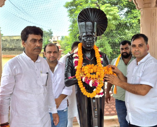 _वीर शहीद नायक सतपाल सिंह को गढ़ विधायक हरेंद्र सिंह तेवतिया ने दी भावभीनी श्रद्धांजलि_