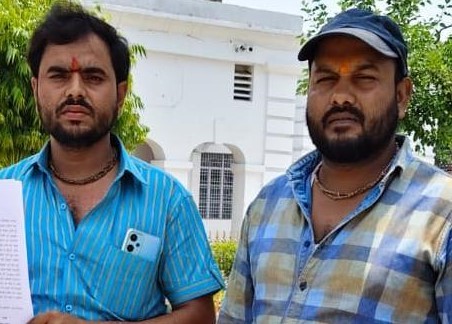 कुदरहा’ चौकी ‘प्रभारी’ और ‘दीवान’ ने दिखाई ‘गुंडई’!