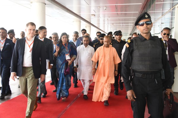 मुख्यमंत्री योगी आदित्यनाथ ने नोएडा इंटरनेशनल एयरपोर्ट, जेवर के प्रस्तावित लोकार्पण कार्यक्रम की तैयारियों का लिया जायजा