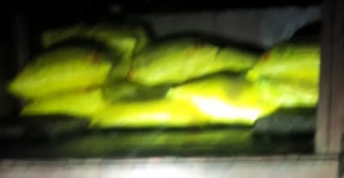 रात में हो रही यूरिया खाद का कालाबाजारी