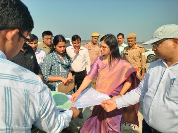 डीएम ने गंगा मेला की भव्यता को झोंकी ताकत,मेला स्थल का निरीक्षण कर हुई नाराज,दिए दिशा निर्देश