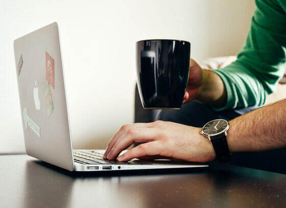 माँ कौशल्या के आंगन में एक प्रकाश पुंज उभरा और कुछ ही समय मे पूरी अयोध्या उसके अद्भुत प्रकाश में नहा उठी...